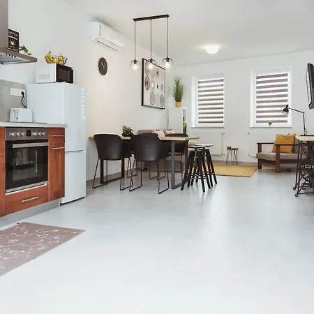 Major11 - Zsolnay Negyed Apartment Pecs